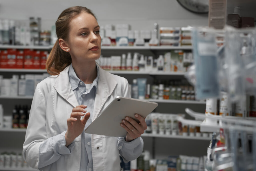 female-pharmacist-with-table-checking-stock-pharmacy. area farmacia