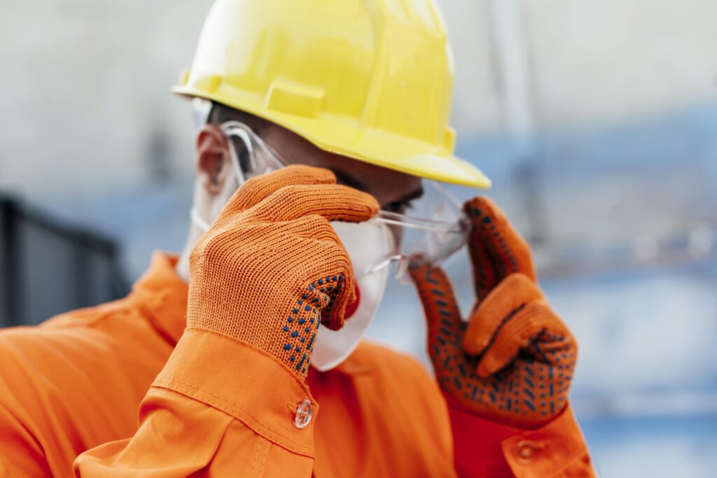 hombre con uniforme trabajo